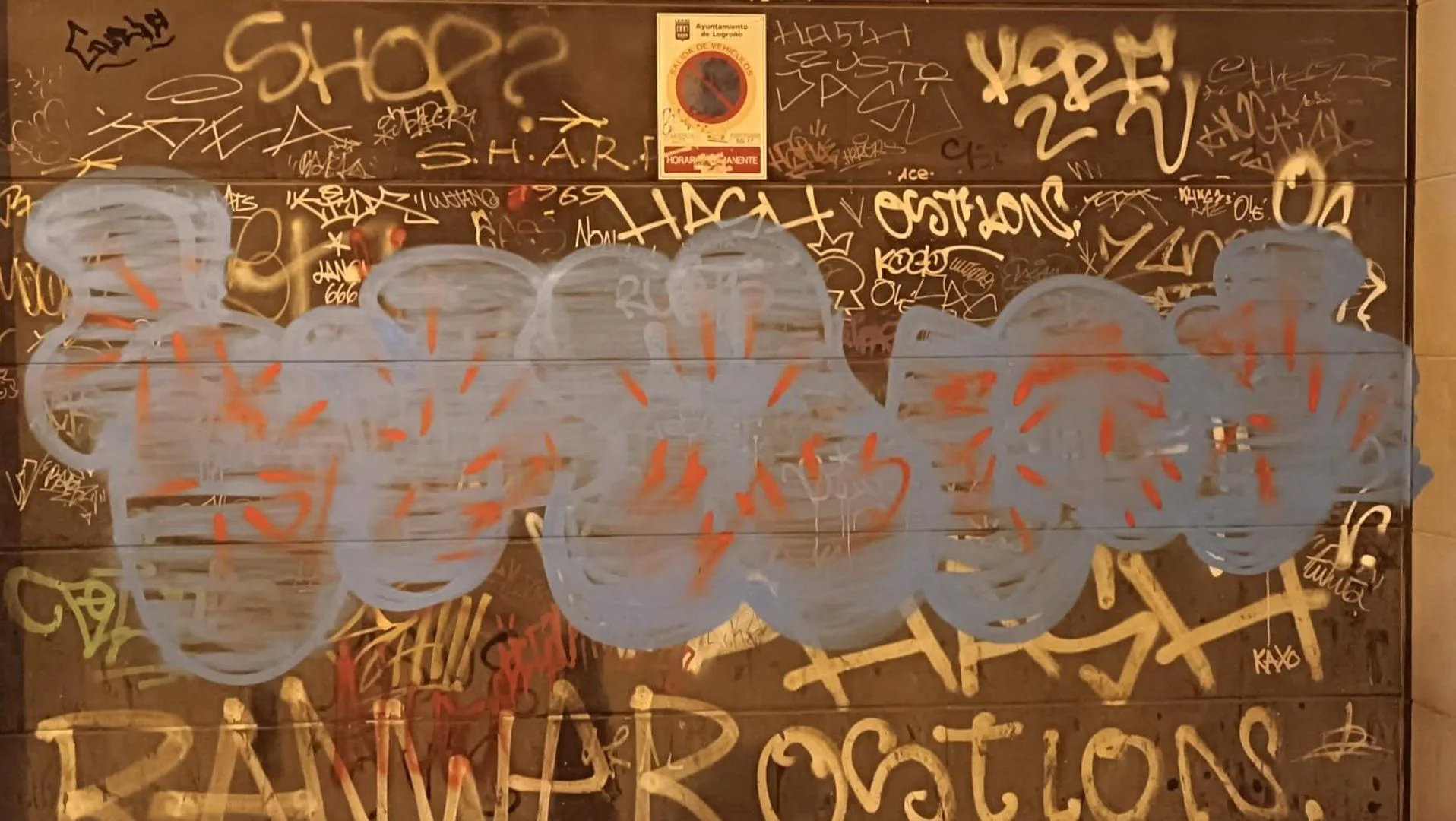 Denunciado un joven sorprendido cuando hacía grafitis en el Casco Antiguo