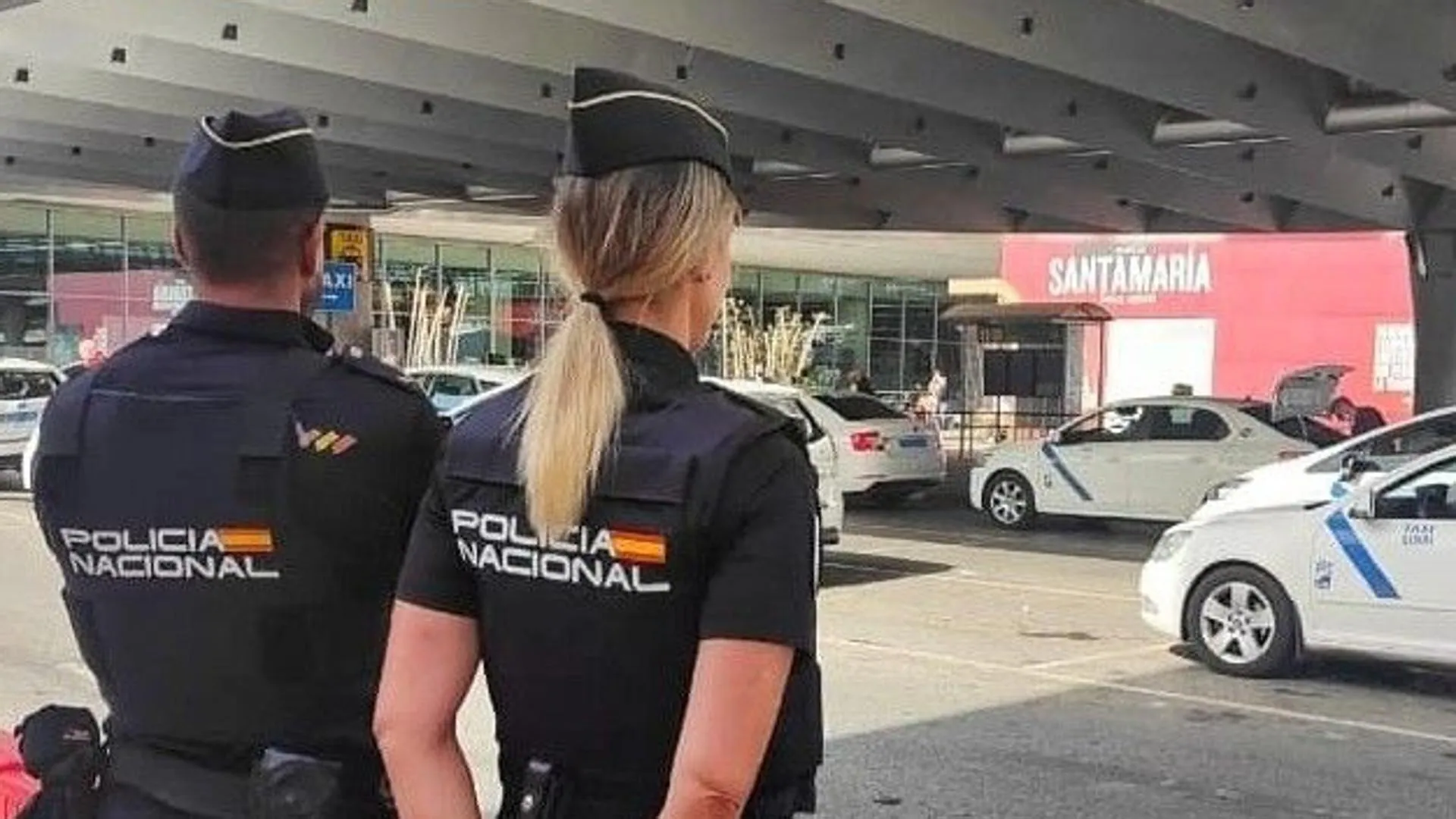 Detenido en el Aeropuerto de Málaga un hombre por cometer cinco robos en los aparcamientos