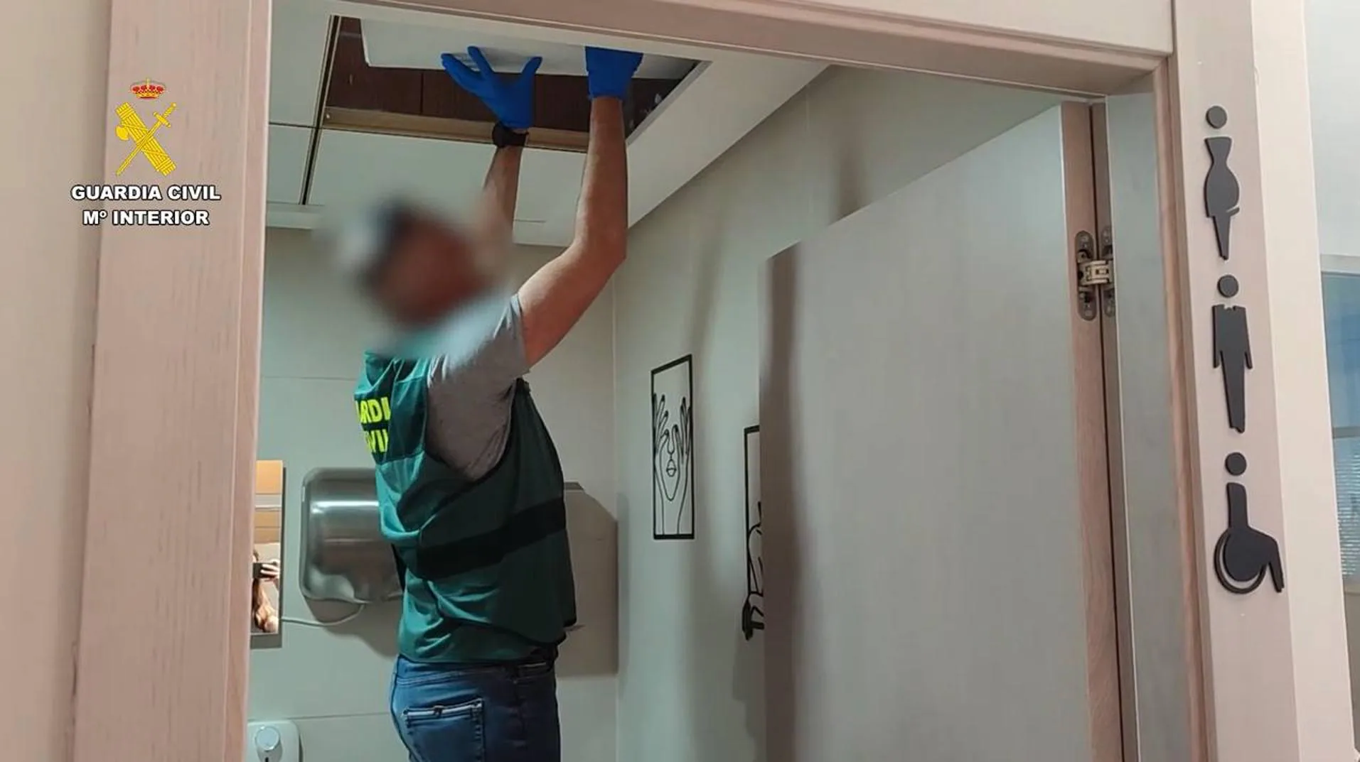 Grababa con cámaras ocultas imágenes íntimas de sus inquilinos, clientas y trabajadoras en Sax