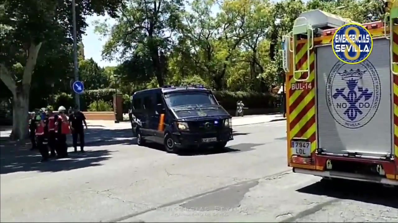 Roba un camión de bombonas y medio centenar terminan en la calle tras la persecución