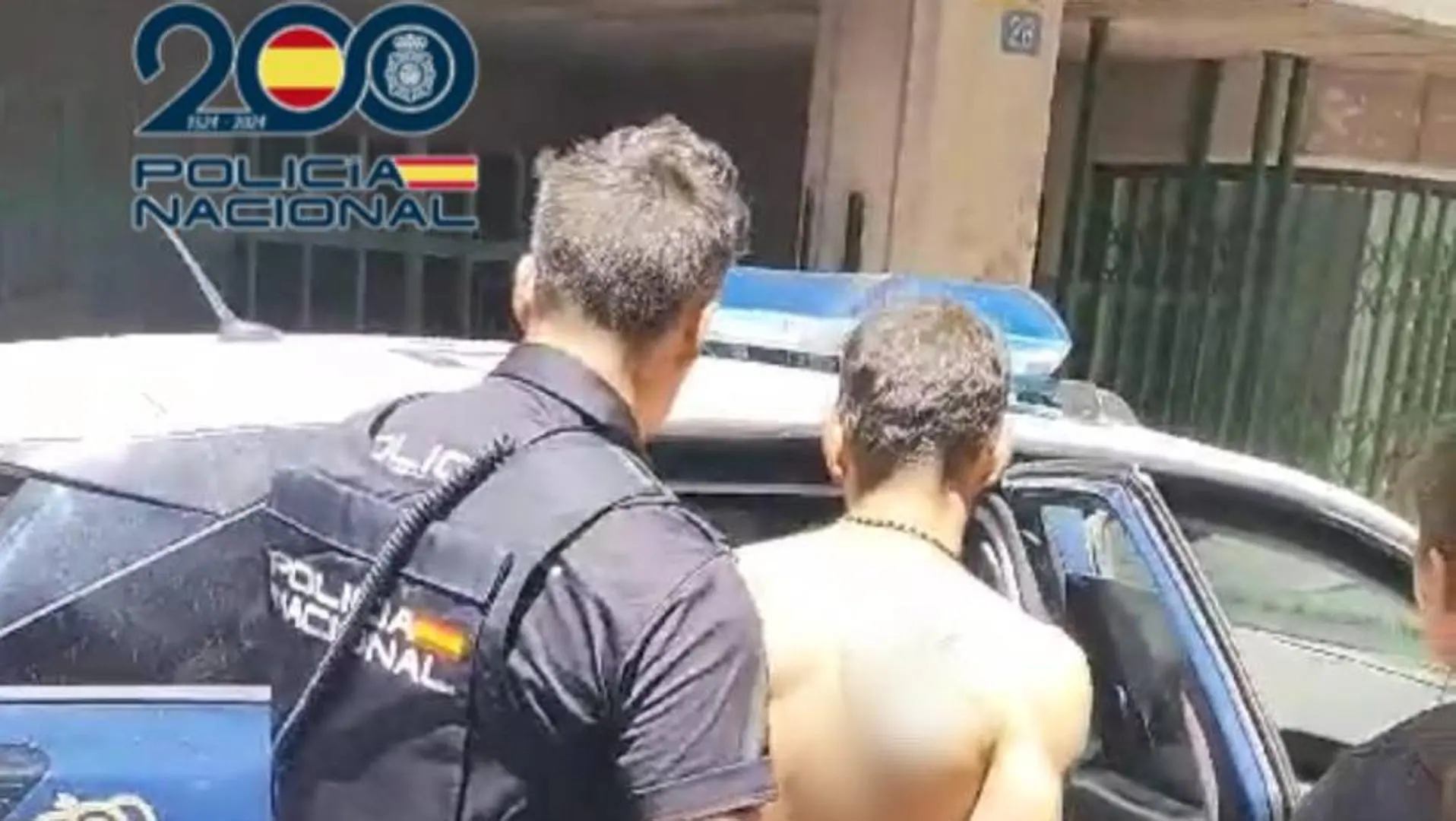Roban material para una fiesta en un local de ocio en pleno centro de Alicante