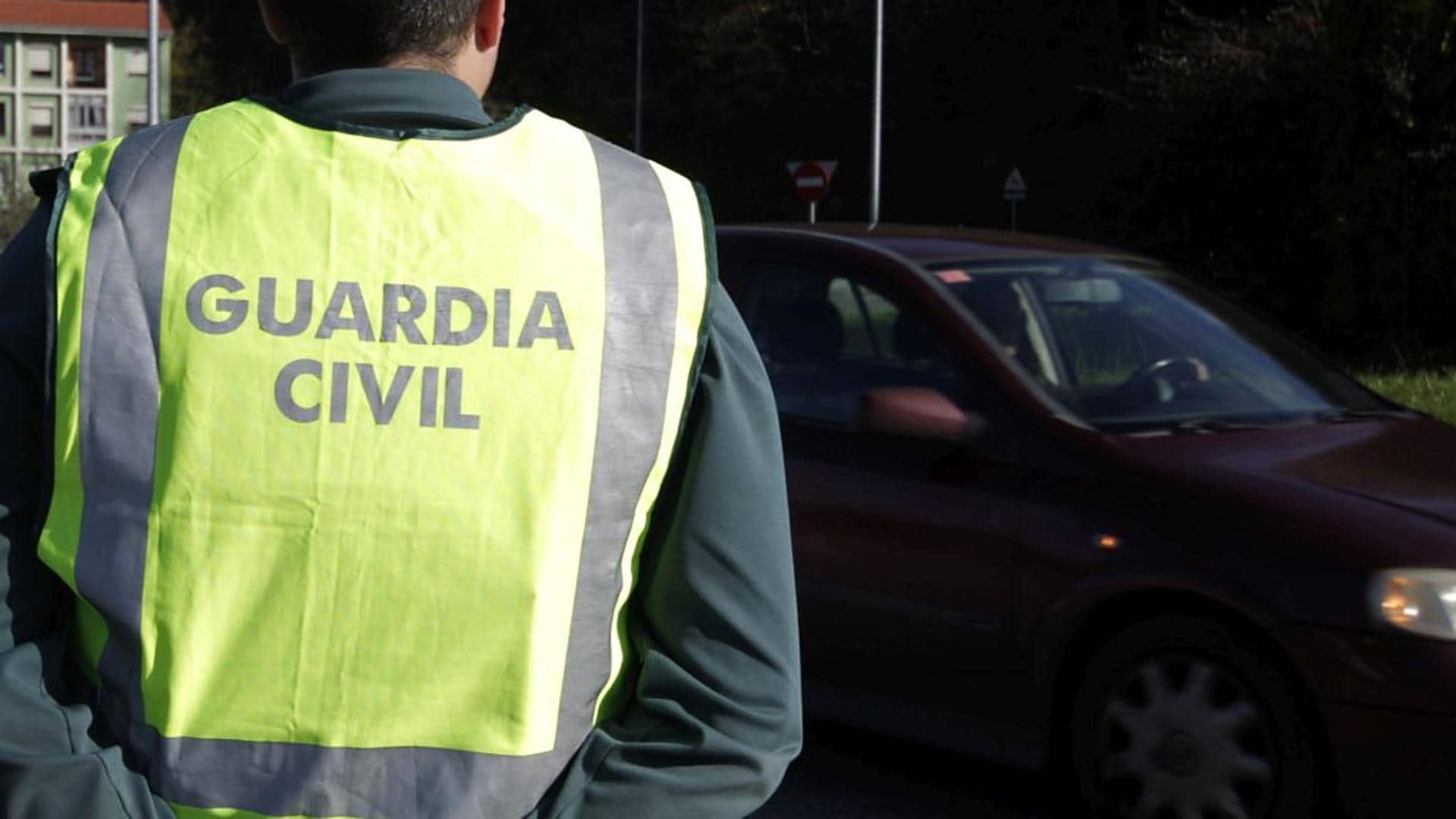 Drogado, sin carné, seguro ni ITV: la temeraria huida de un conductor para escapar de la Guardia Civil en San Martín