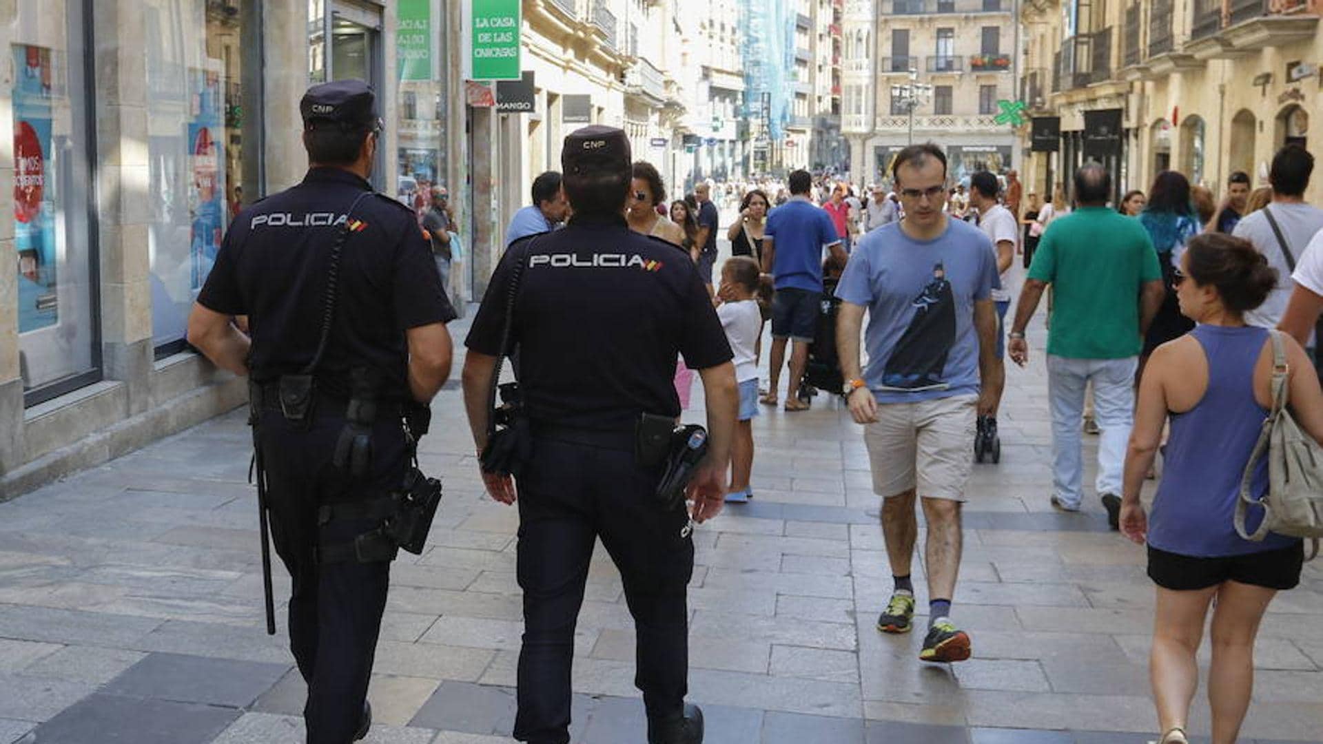 Detienen a joven por sustracción de productos en un establecimiento comercial