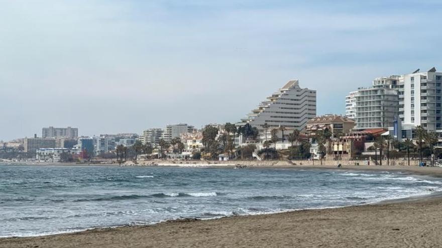 Hallan el cuerpo sin vida de un hombre en una playa de Benalmádena