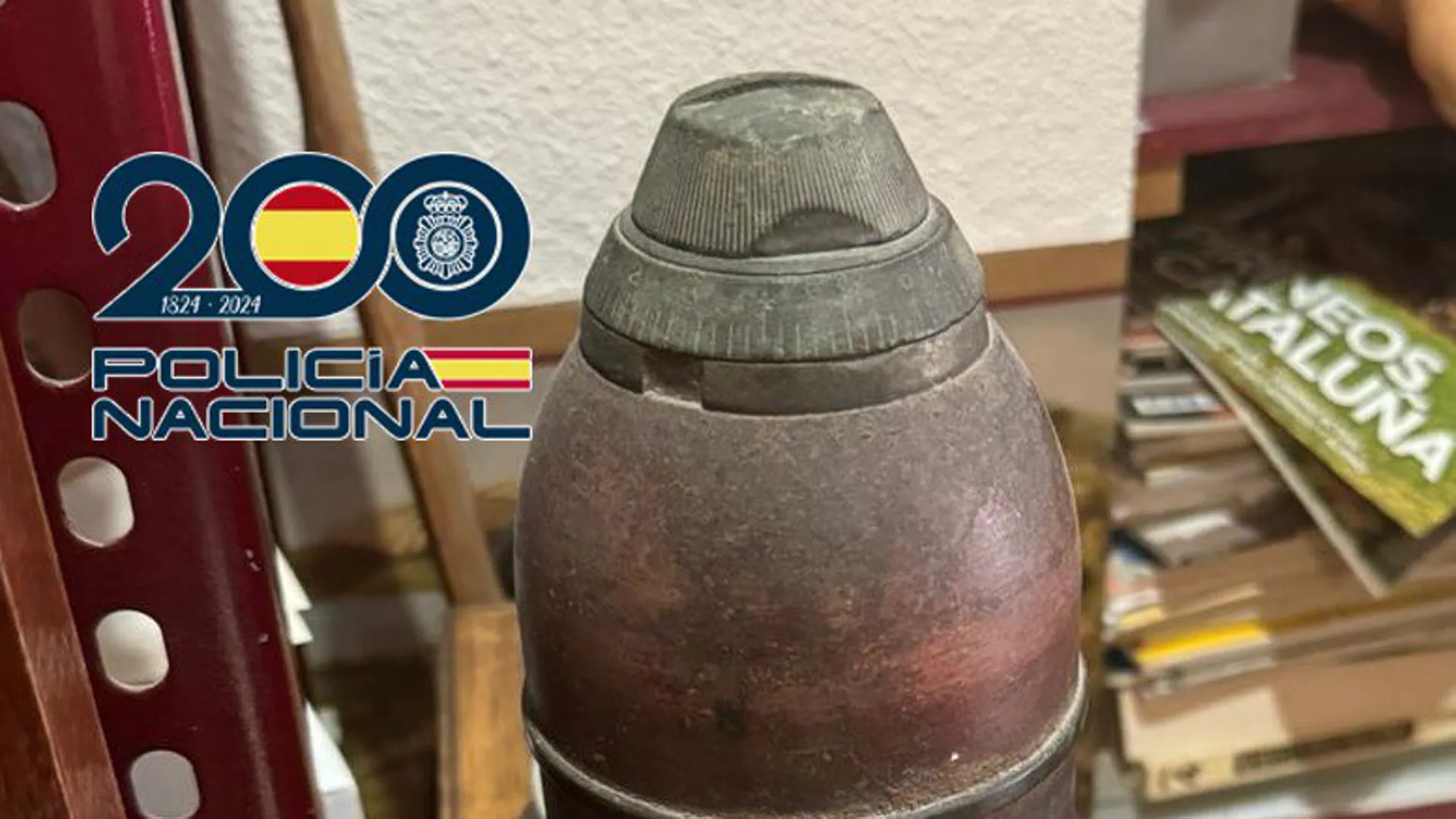 Encuentra un proyectil de artillería en un piso que acababa de heredar en Valencia
