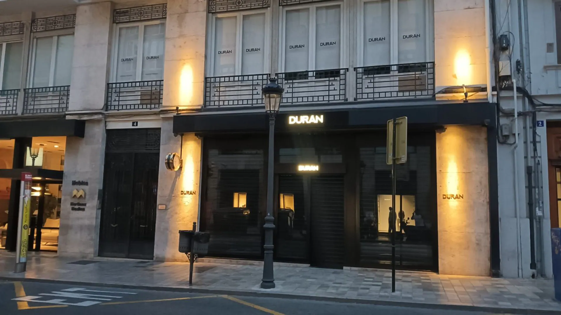 Asalta una joyería del centro de Valencia y roba relojes de lujo tras atar y amordazar a la dependienta