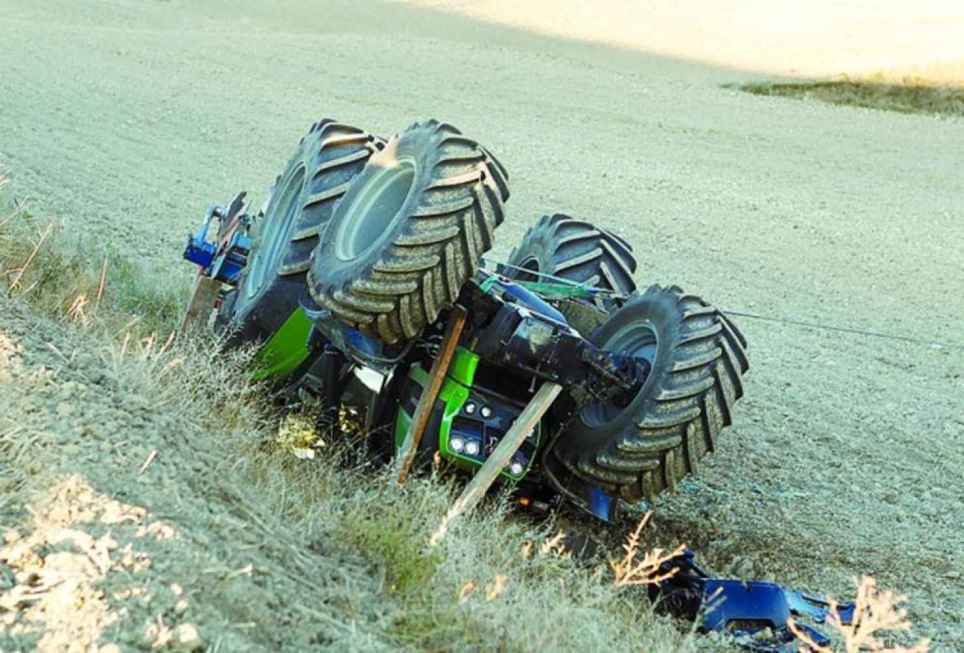 Fallece anciano de 80 años tras volcar con tractor en viña de Ponferrada