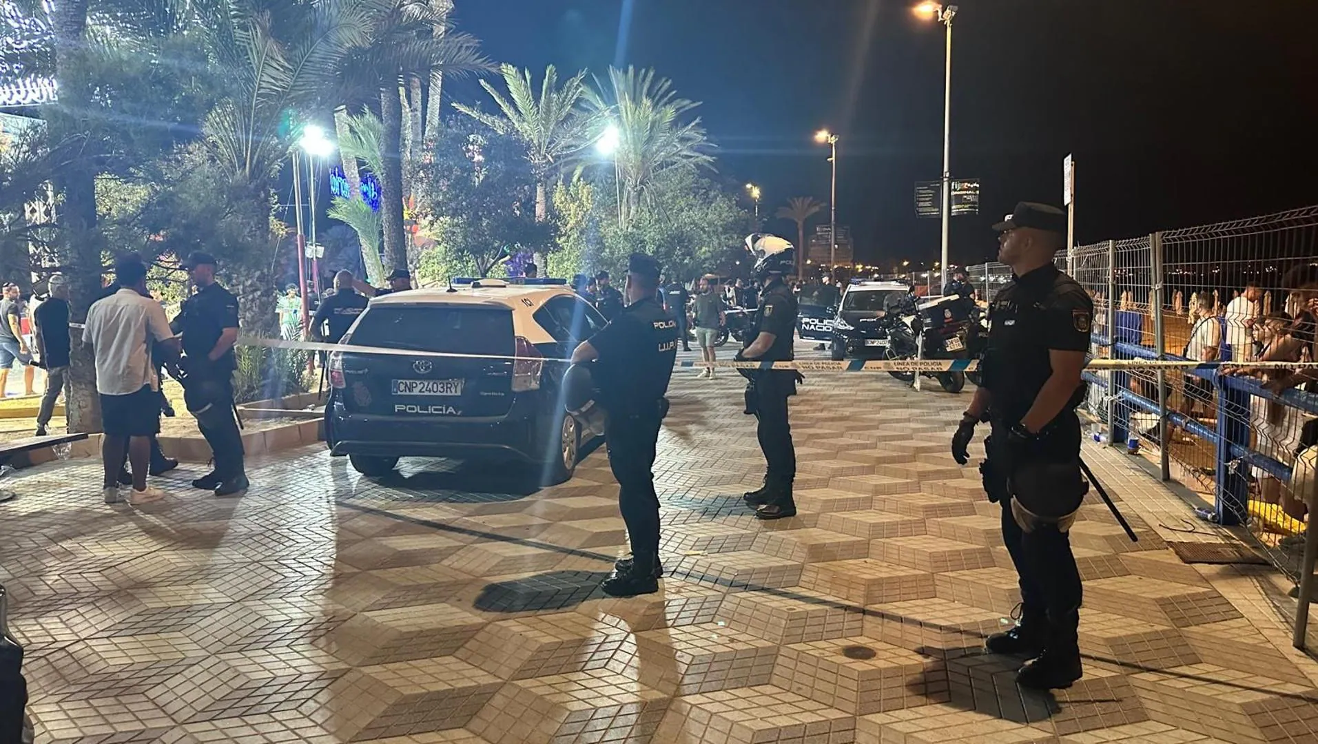 La Policía Nacional evita una tragedia la noche de Hogueras: dos heridos con arma blanca y 15 detenidos en una reyerta multitudinaria