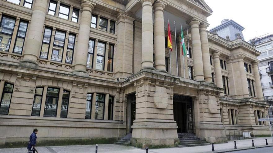 Condenado a 5 años por compartir pornografía infantil y exhibirse ante 8 menores