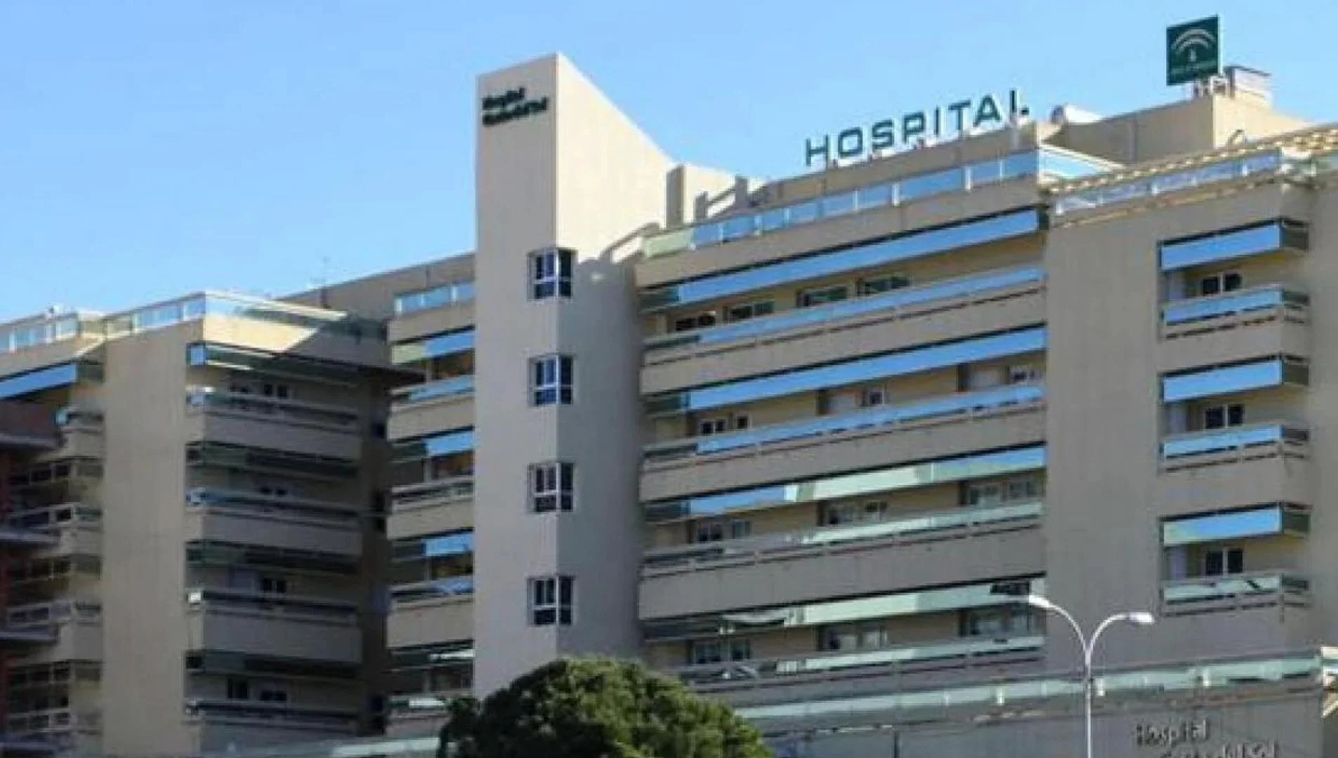 Hombre resulta herido de bala por error en la Cala de Mijas