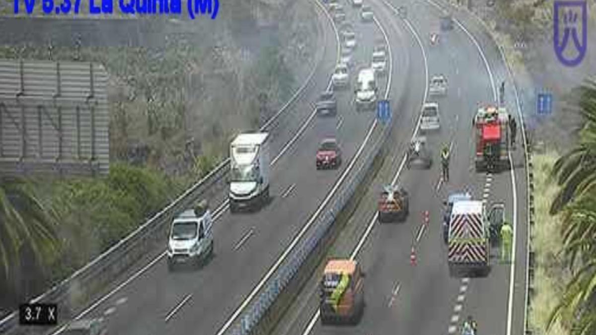 Humo en la autopista TF-5 sorprende a conductores en Tenerife