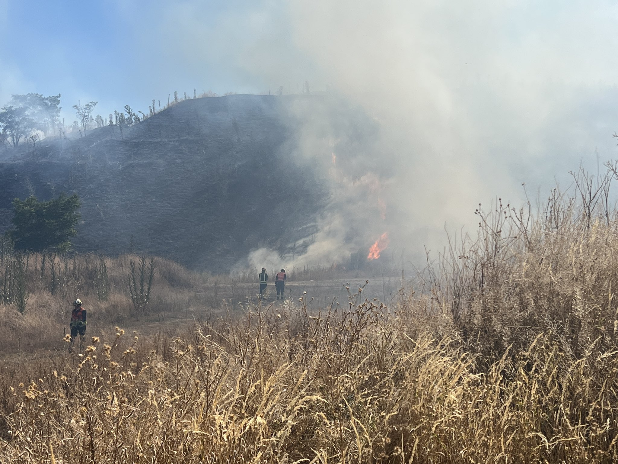 Incendio en Valdemingómez provoca kilómetros de atascos en la A-3