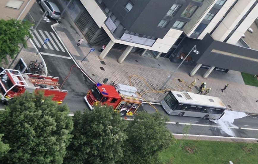 Incendio en un autobús de Vitoria obliga a desalojar a los pasajeros sin heridos