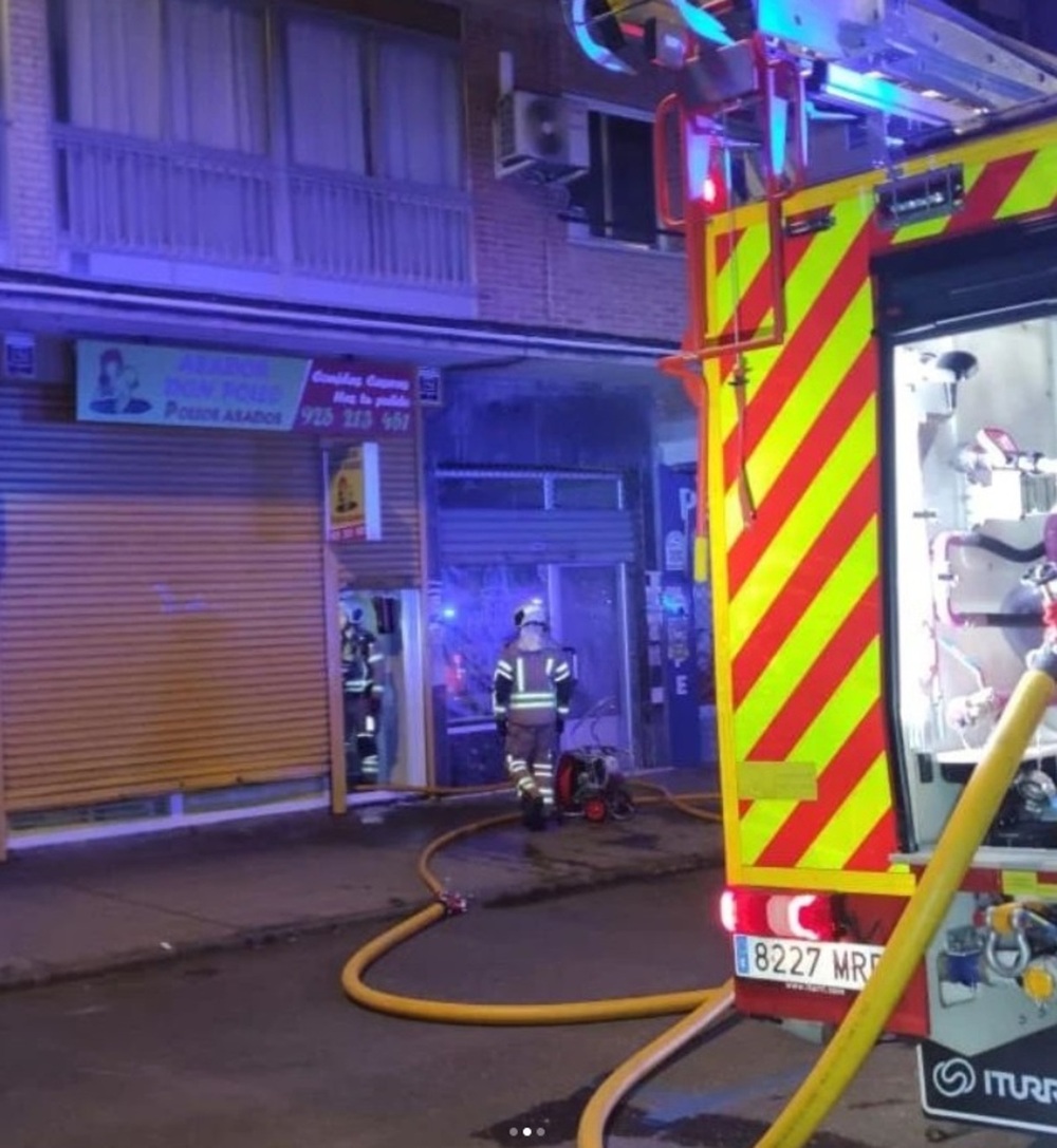 Incendio en un local de pollo asado en Toledo causa daños materiales, pero no hay heridos