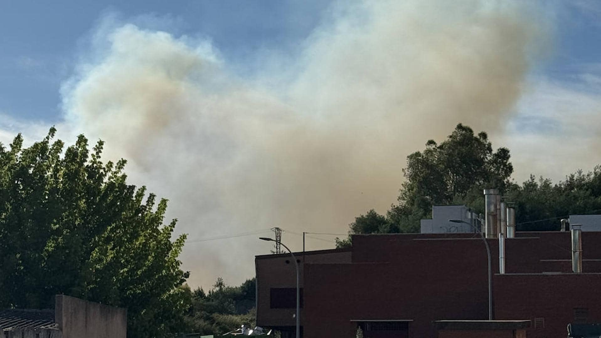 Sucesos: El Infoex interviene en un incendio en Coria en el que se declaró el nivel 1 de peligrosidad