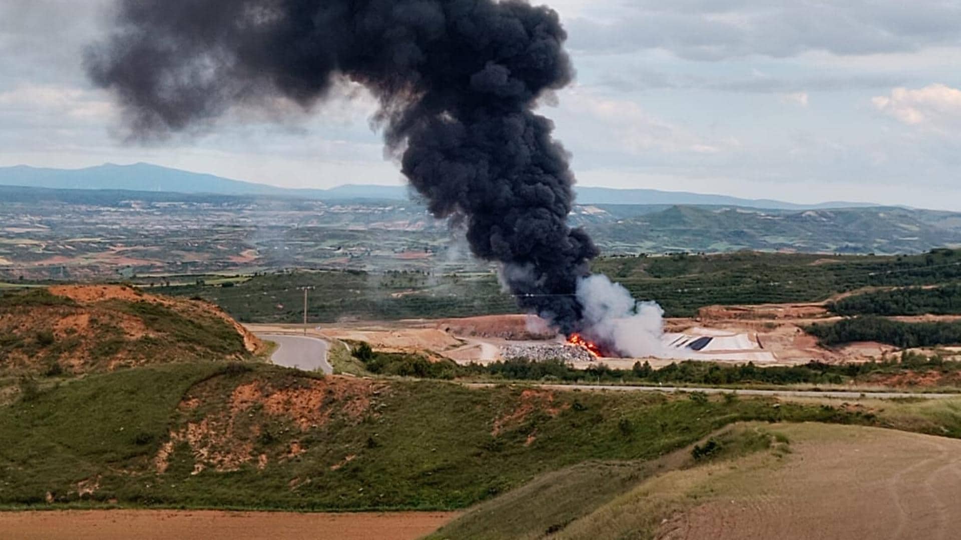 Los vecinos de Abajas se hartan de los incendios «frecuentes» y de varios días de los vertederos
