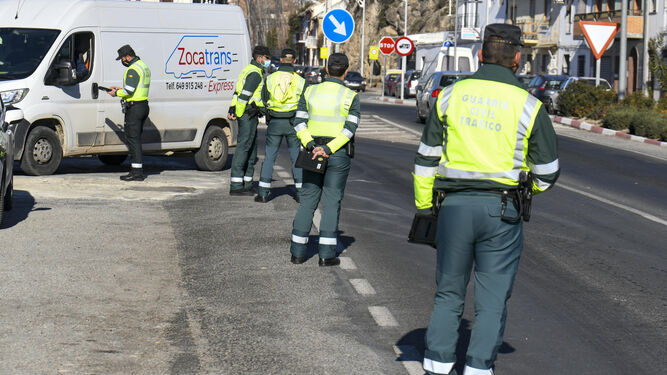 La Guardia Civil recupera dos motos robadas en Granada en 2023 y detiene a los autores