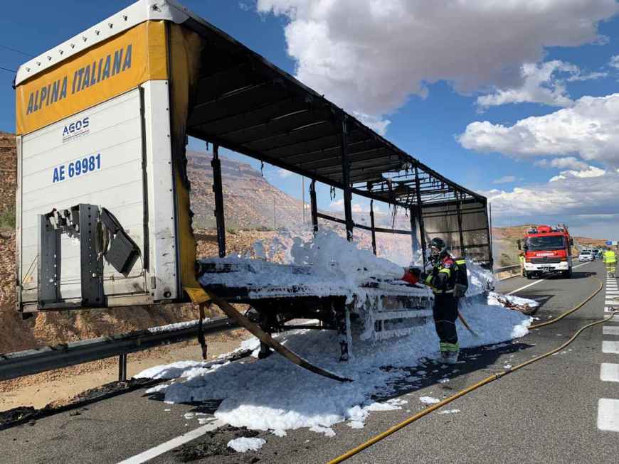 Se incendia un remolque en A-2
