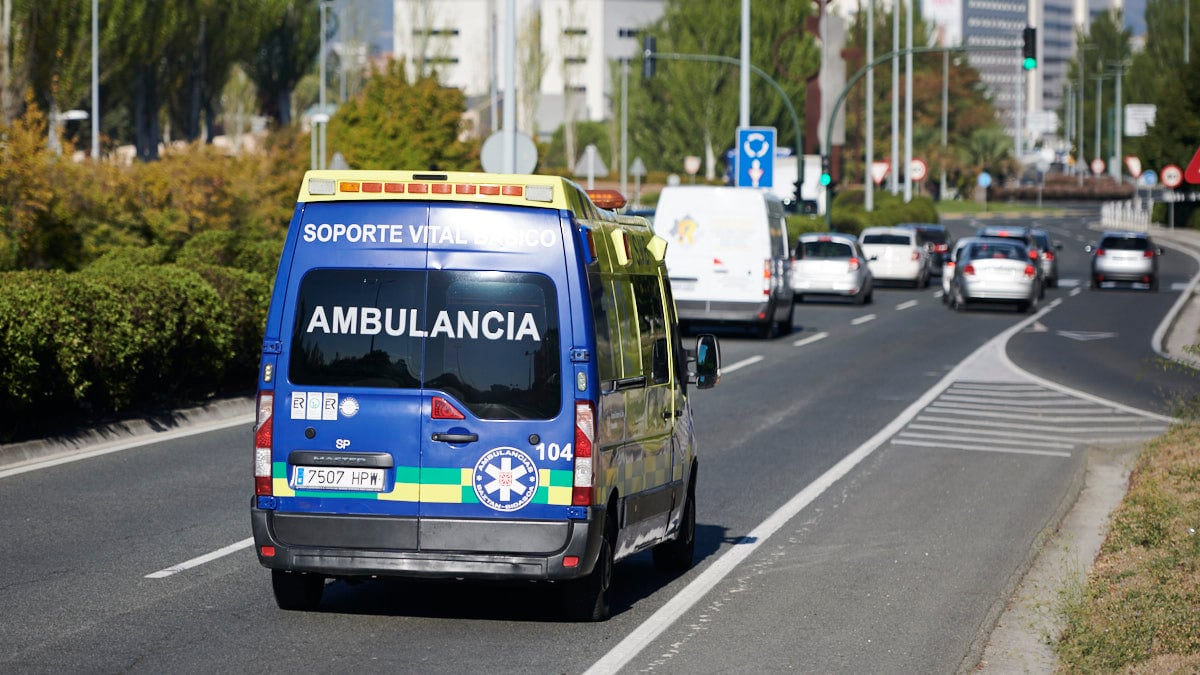 Herida grave una mujer de 32 años en Pamplona tras una colisión en una rotonda