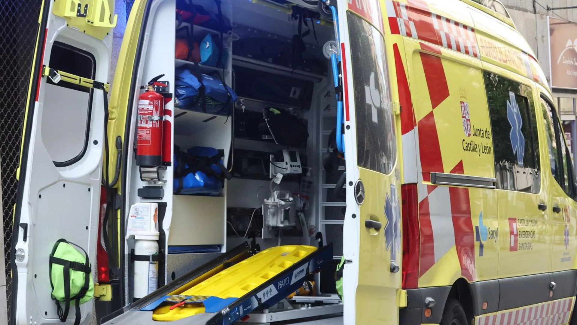 Trasladada al hospital tras una colisión entre un patinete y un turismo en Salamanca