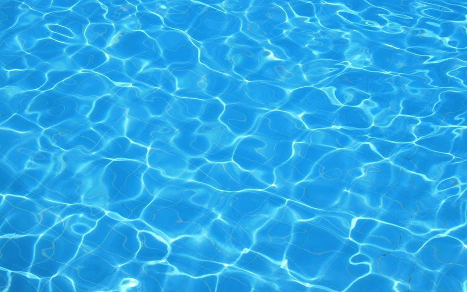 Muere un niño de once años en una piscina municipal
