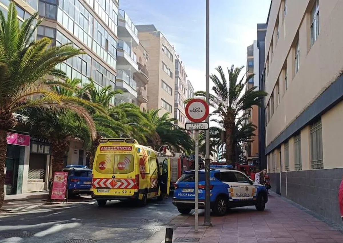 Imagen secundaria 1 - Ambulancia y Policía Local en el lugar.