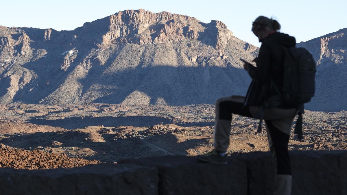 Pareja de turistas rescatada en el Teide tras quedar atrapada sin agua ni abrigo