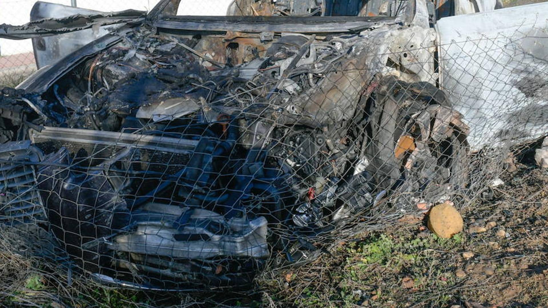 Un coche calcinado en la Avenida Alcalde Málaga Guerrero y más quejas por ruido, balance nocturno