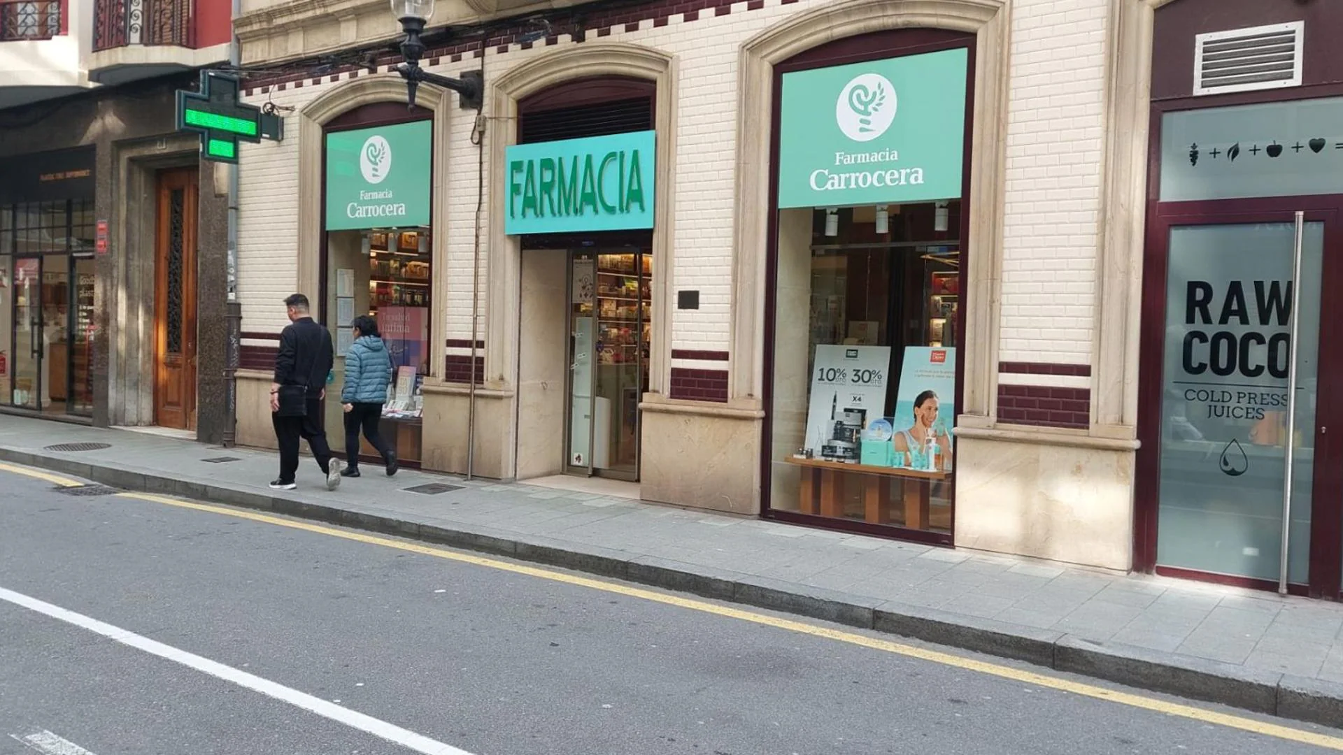 Roban de madrugada en una farmacia en Gijón tras haberlo intentado en otra