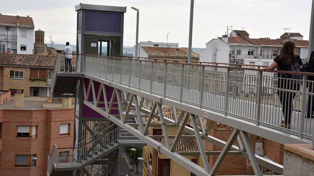 El susto de sus vidas: seis menores se quedan atrapados en un ascensor urbano en Navarra