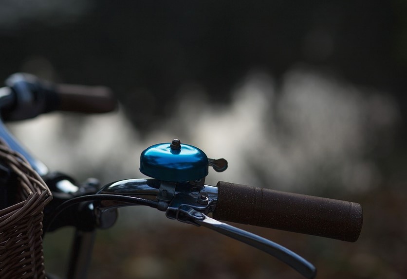 Una bici atropella a una niña en Vitoria