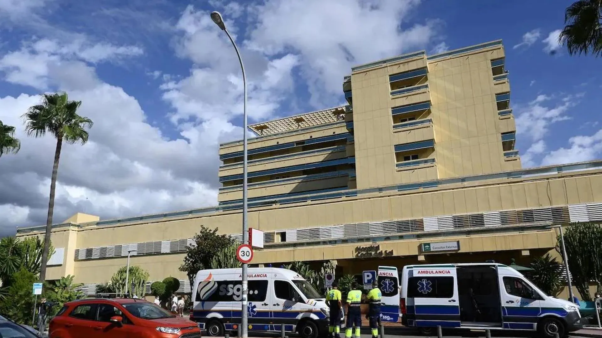 Sucesos Málaga: Fallece un hombre de 36 años tras chocar una moto con una farola en Estepona