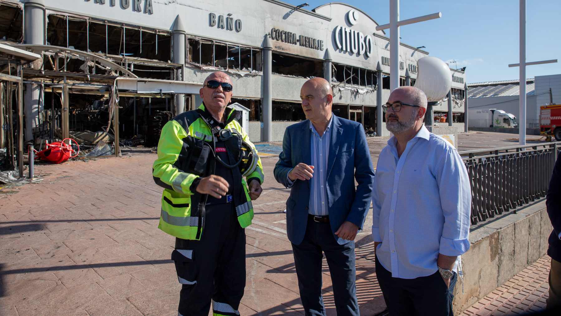 El incendio en la nave industrial de Citubo de Ibiza ha dejado a 42 familias sin trabajo