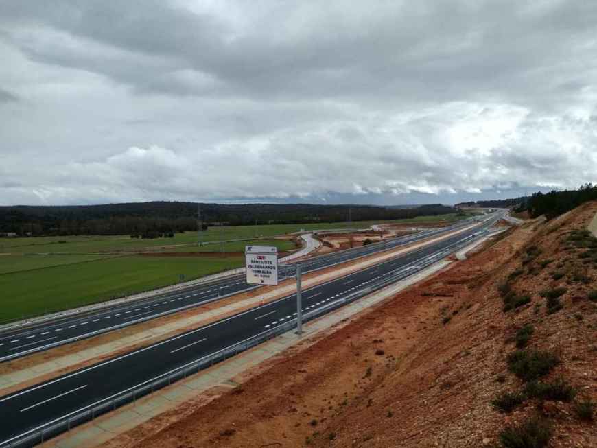 Herido conductor tras volcar con su vehículo en N-122, en El Burgo