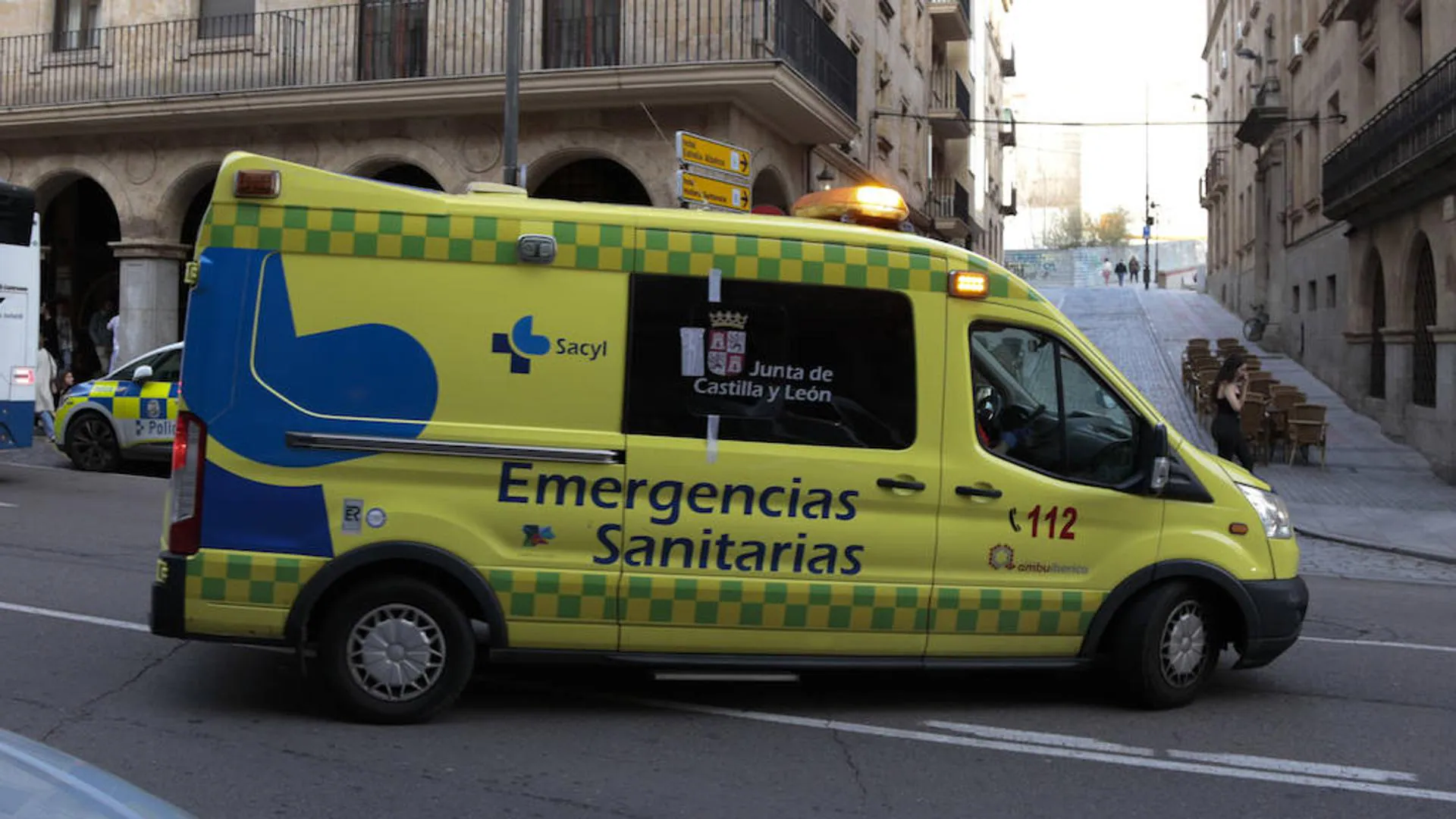 Vuelca con su coche en Coca de Alba y termina ingresada en el hospital de Salamanca