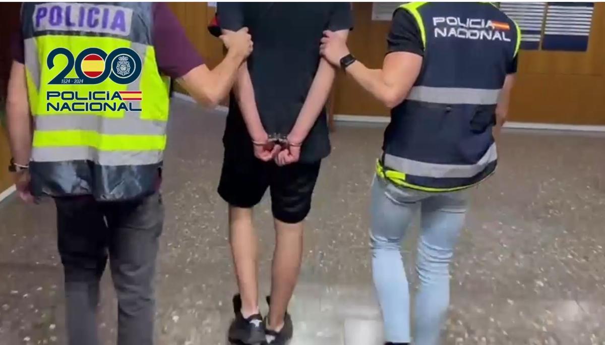 Vídeo: Detenidos en Toledo por crimen de Borja Villacís son trasladados a Madrid por la Policía Nacional