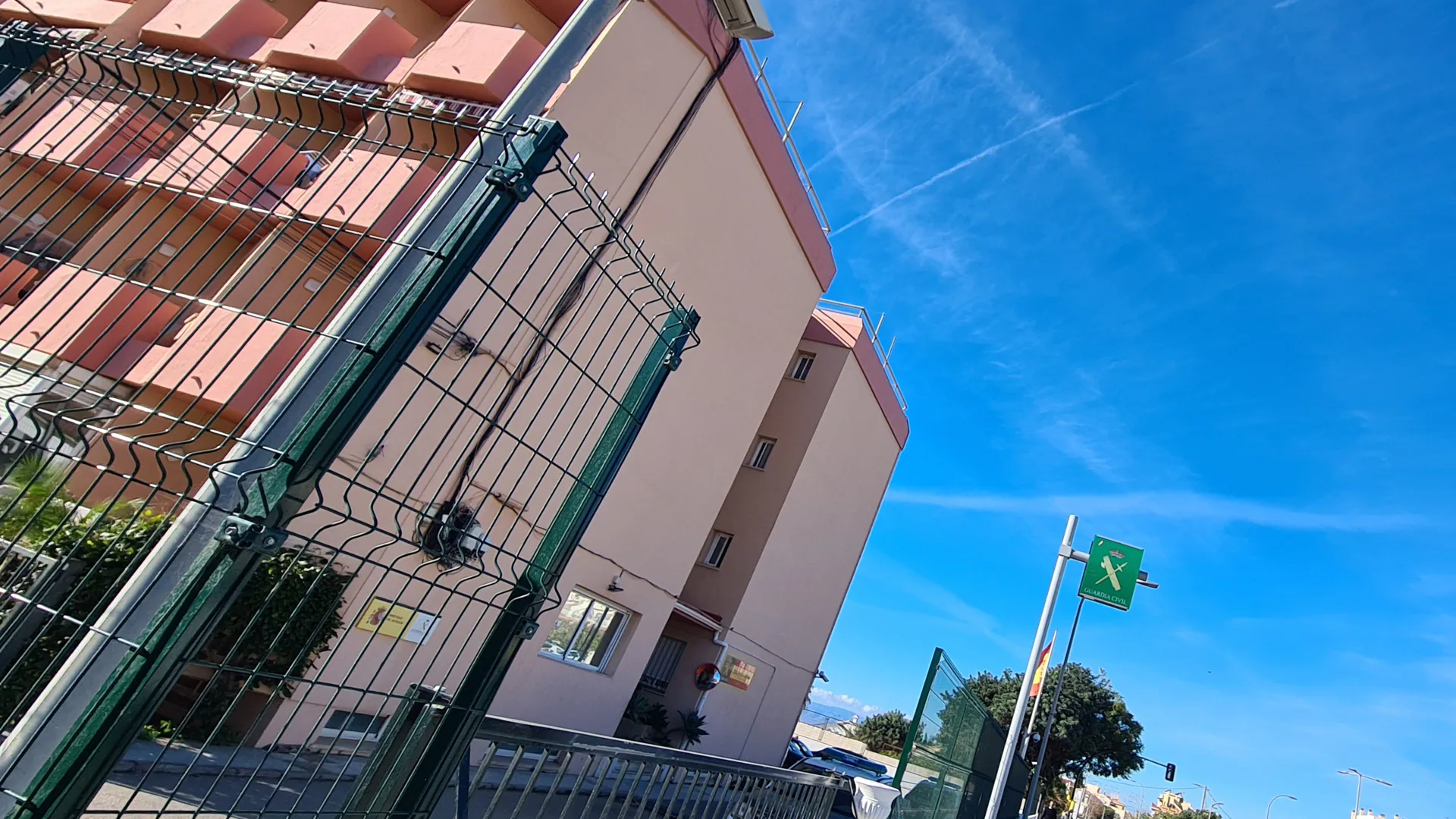 Asaltan una casa de Rincón de la Victoria con armas de fuego, amordazan a una familia y huyen con 100.000 euros