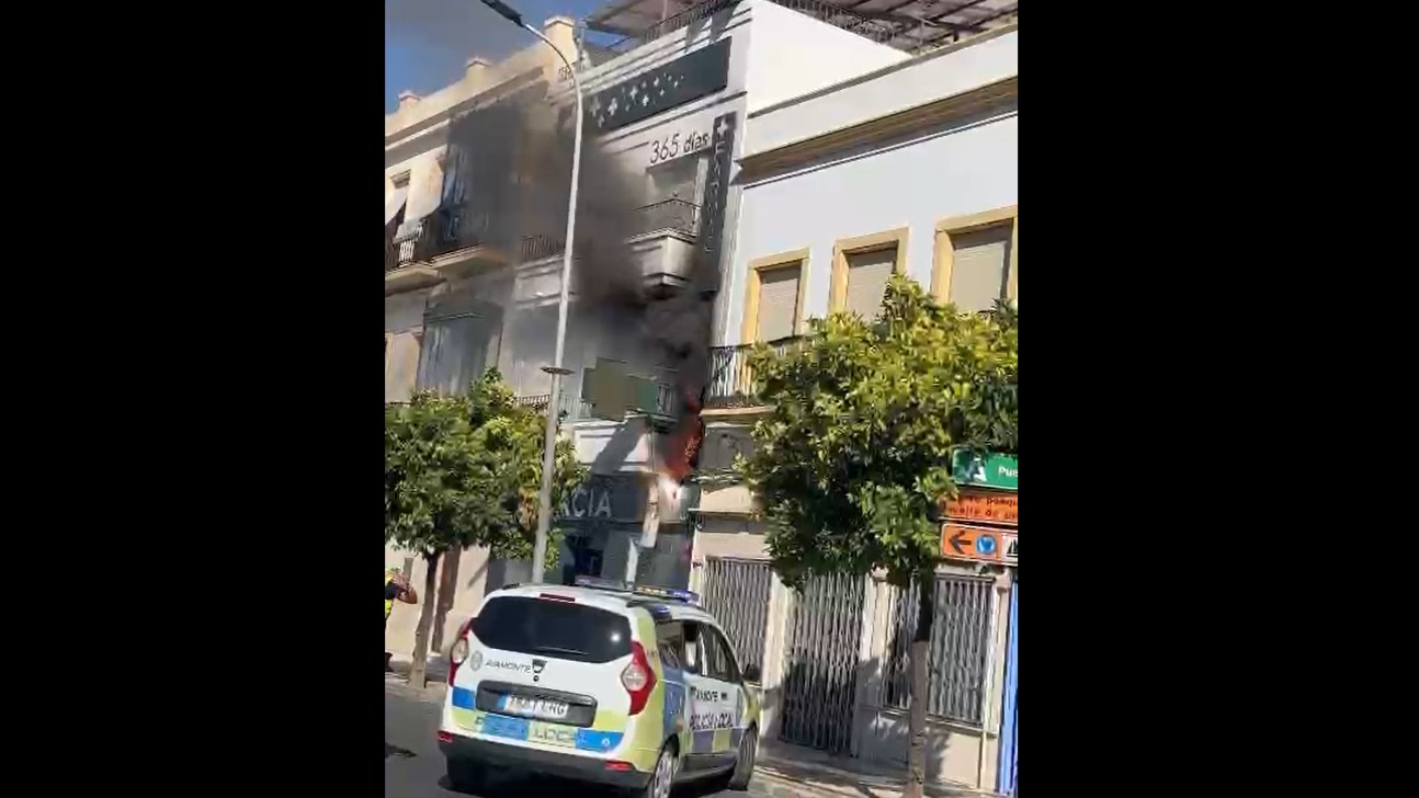 Videos | Susto en Ayamonte por el incendio en una farmacia