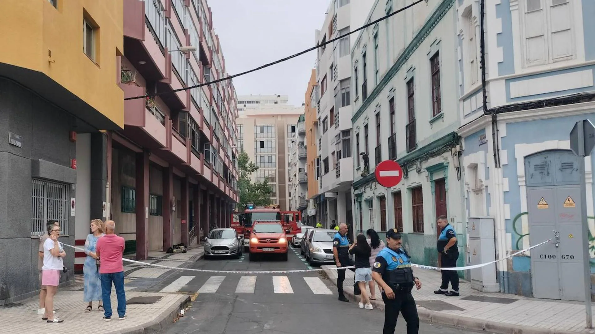 La explosión de un microondas causa un incendio en un inmueble en Arenales