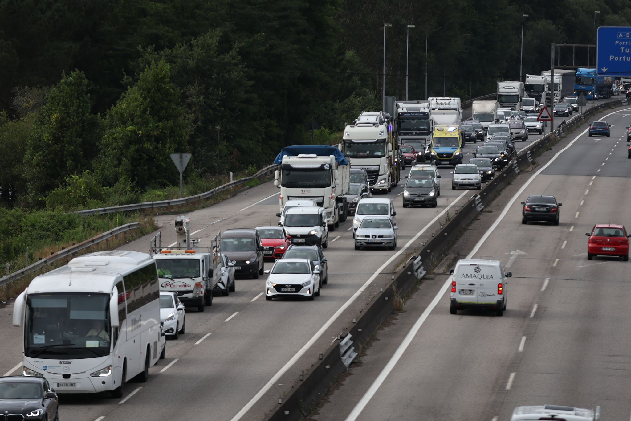 Accidente en Mos provoca colapso de la A-55 en sentido Vigo