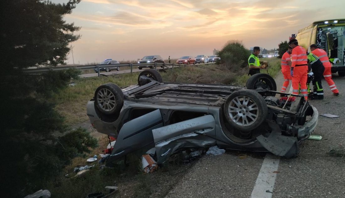 El reventón de una rueda provoca un accidente en la A-6 en Zamora