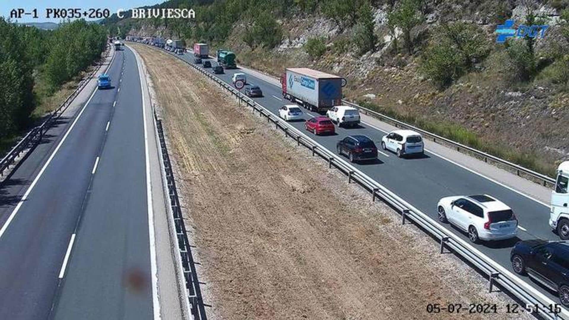 Un accidente deja una mujer herida y provoca atascos durante más de una hora en la AP-1