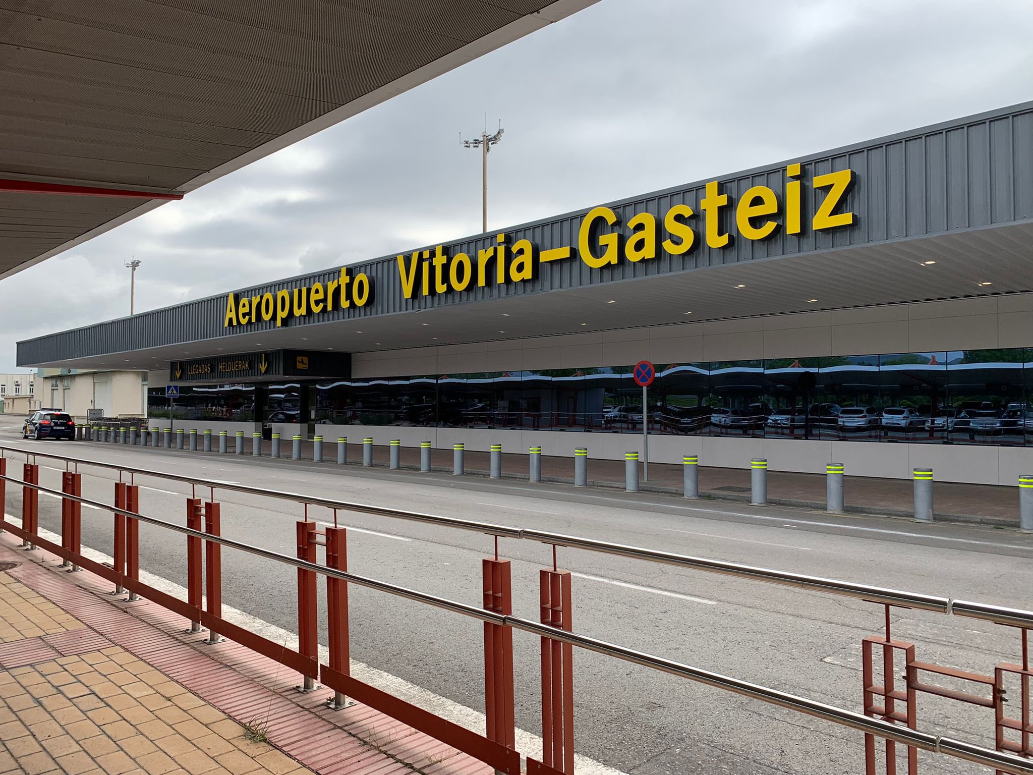 Vitoria controlará los móviles de quienes pasen por el aeropuerto