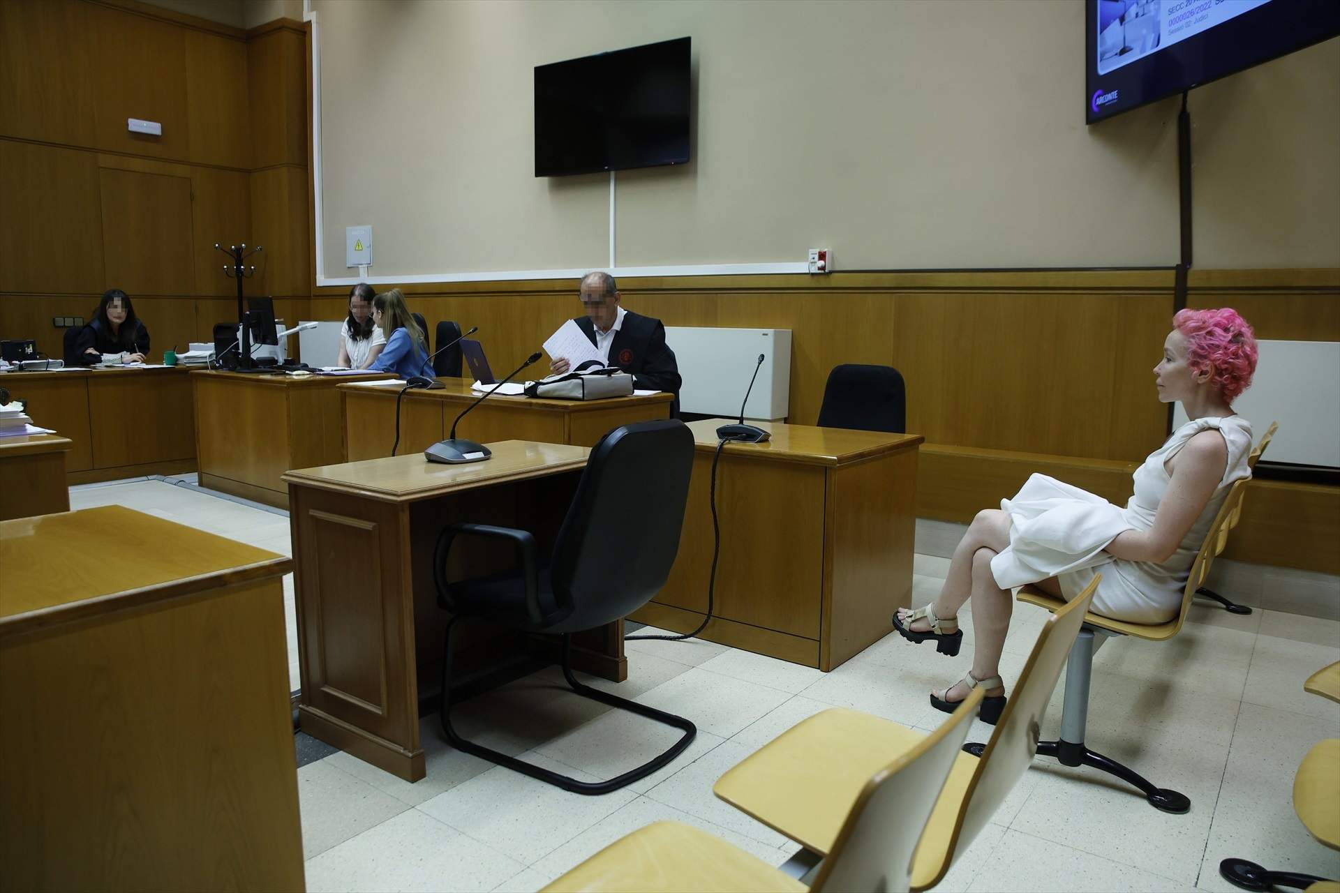 Angela Dobrowolski esperaba absolución en el juicio por intento de asesinato a Josep Maria Mainat, pero la decepción fue evidente en su última intervención