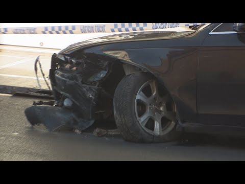 Aparatoso accidente en la curva del plátano causa conmoción en Ceuta, pero fuentes policiales lo consideran más llamativo que grave