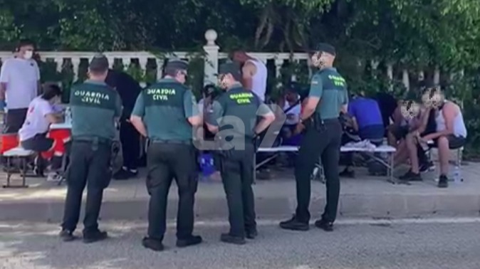 Una patera con 13 personas, entre ellas un menor, llega hasta Cabo Cope