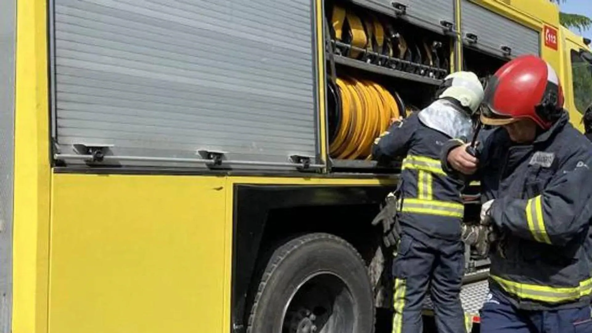 Bomberos de Asturias sofocan incendio en casa de Lena, quedó calcinada en su totalidad