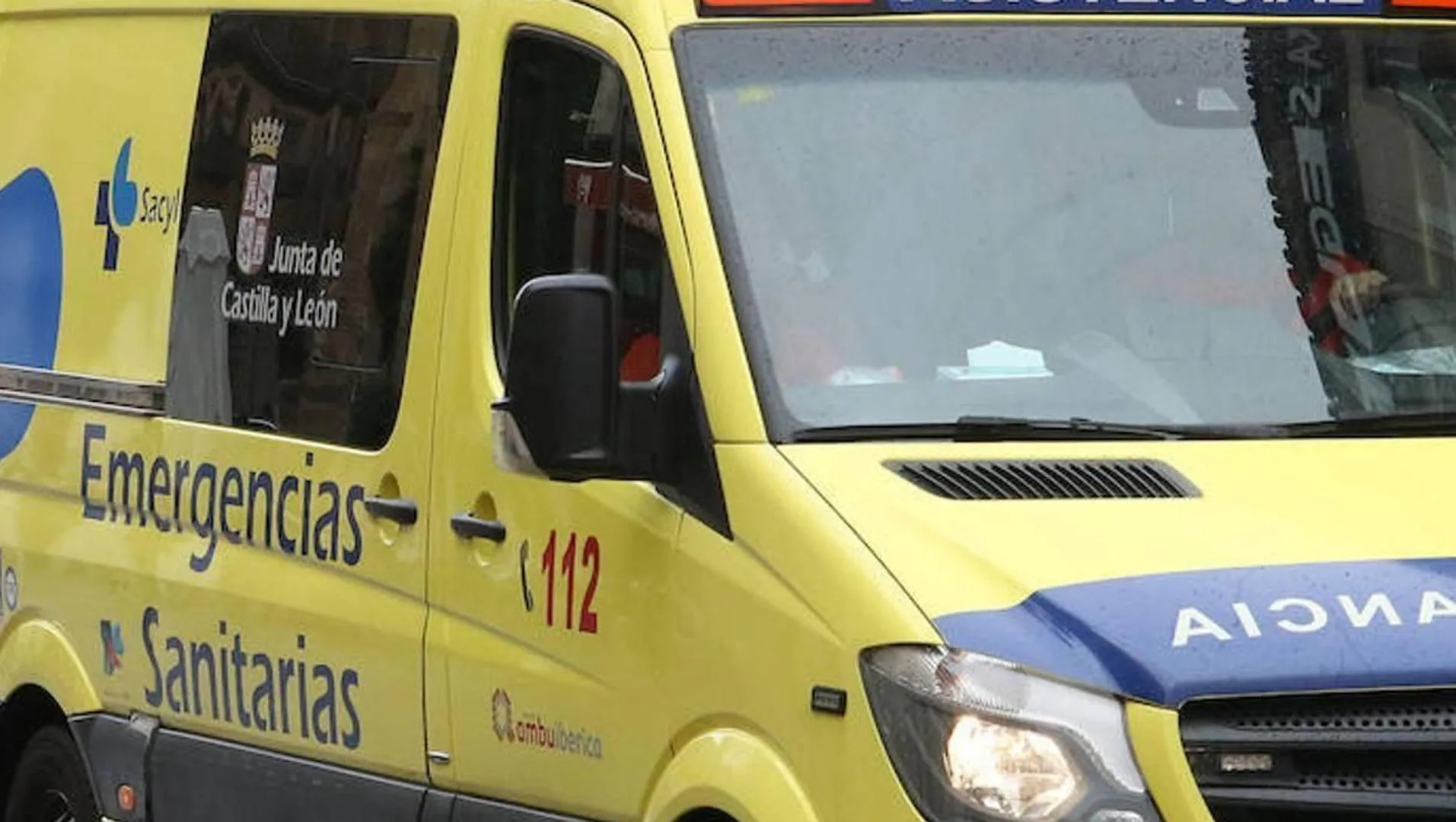 Camionero herido y derrame de combustible tras accidente en la A-1, Burgos.
