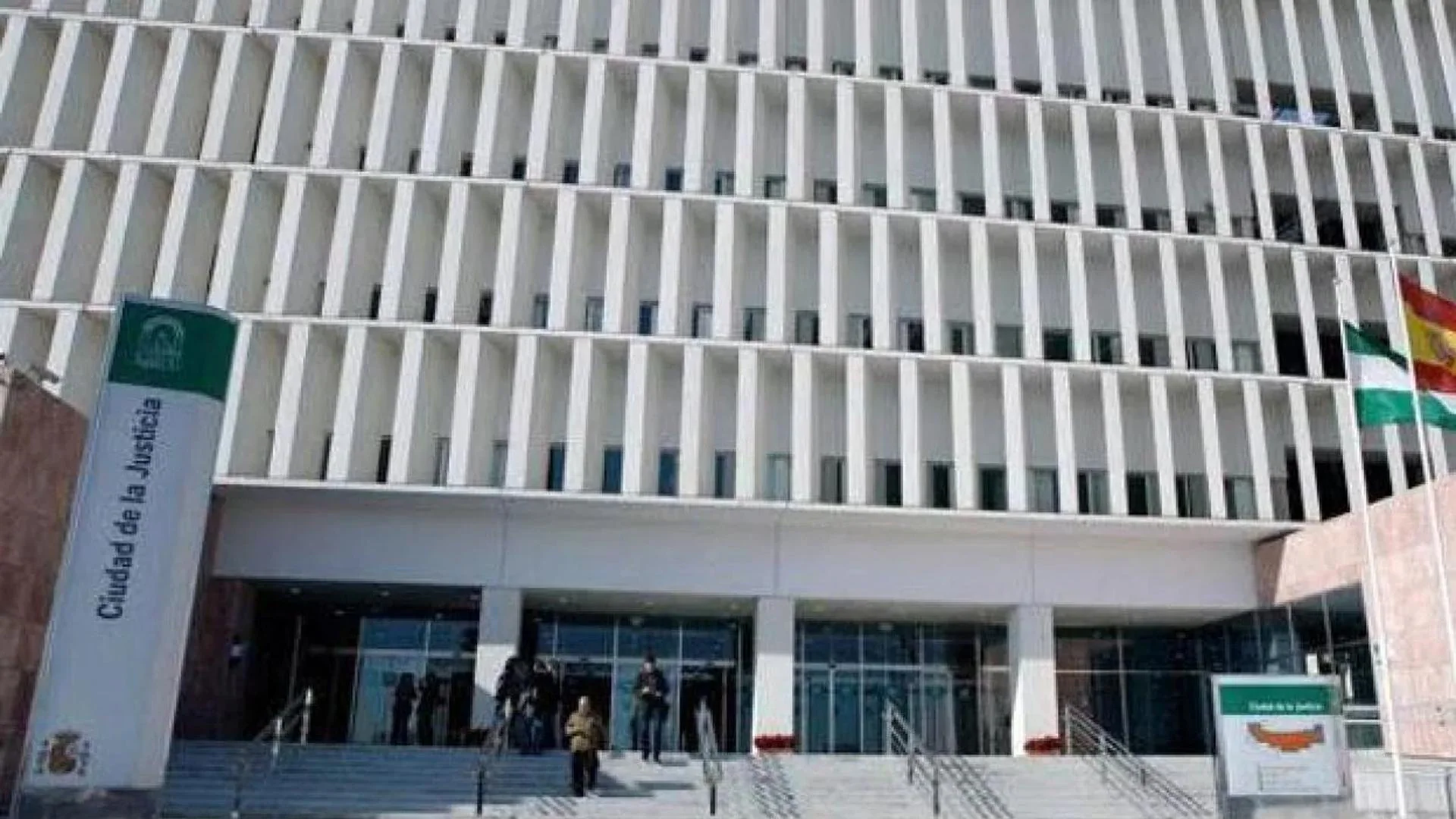 Sucesos Málaga: Confirman la condena contra el profesor que abusó y acosó a una alumna con 3.000 llamadas en un año
