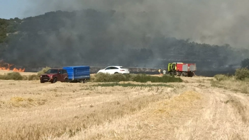 Un incendio declarado en Albero Alto se extiende hacia Alcalá del Obispo